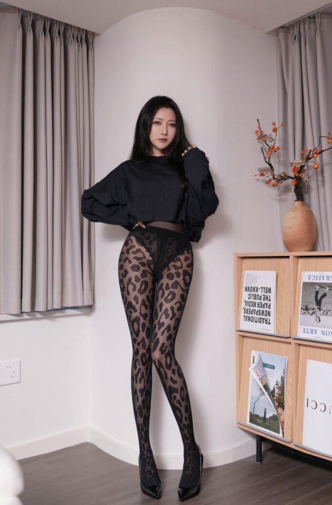 鱼子酱Fish 性感的丝[122P-817MB]VIP-玩偶屋